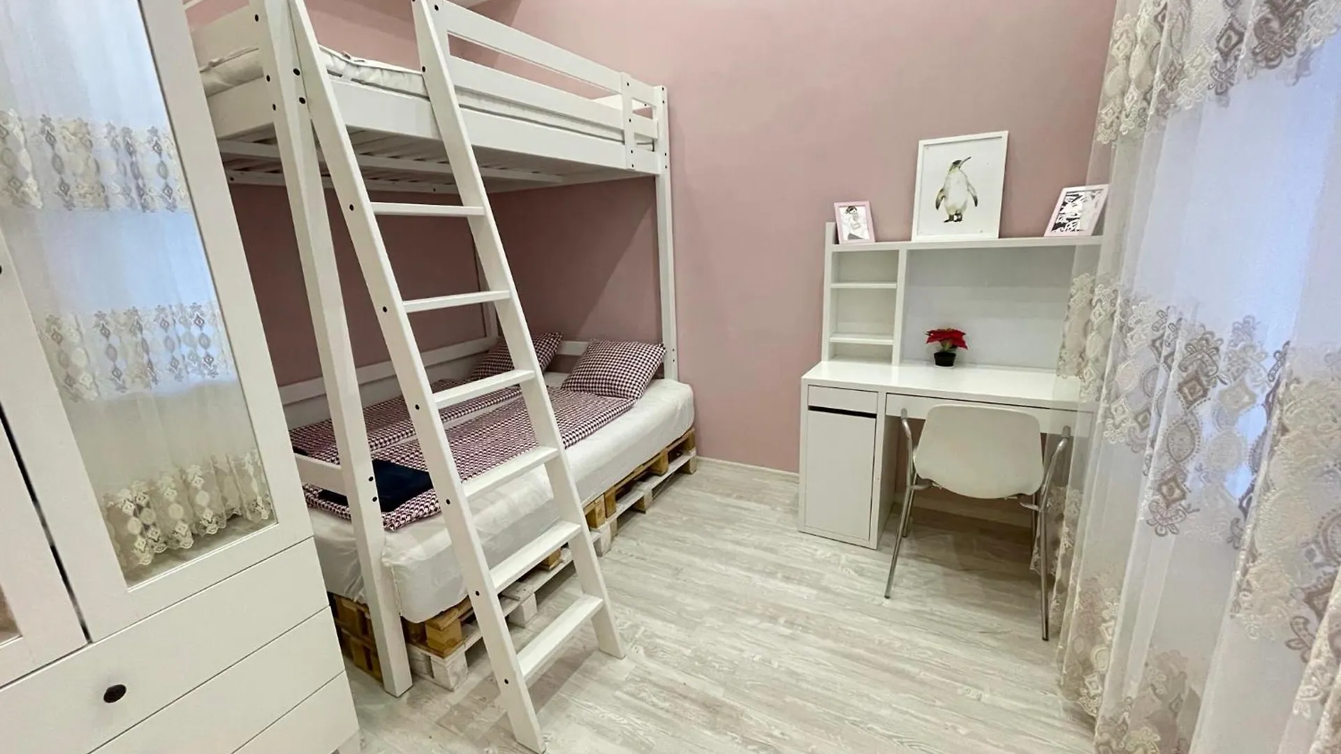 Sapphire Apartment - 5 Rooms, 2 Bathrooms 부다페스트 0*,  헝가리