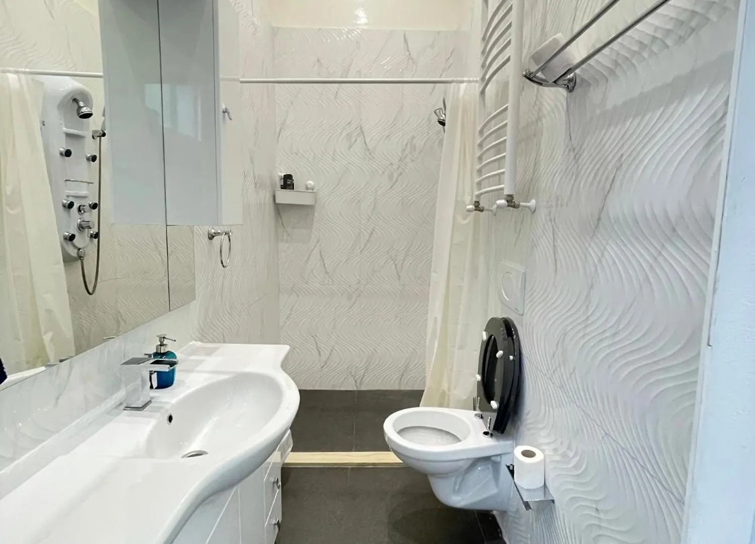 Sapphire Apartment - 5 Rooms, 2 Bathrooms 부다페스트